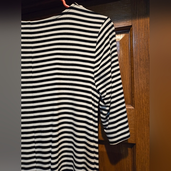 Old Navy, Women's size XSmall, Dressy, Black and White, Never Worn, Rayon - Picture 7 of 7